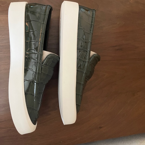 Vince Women's Ghita Slip On Sneakers. New, Size 7, Green - Picture 9 of 10